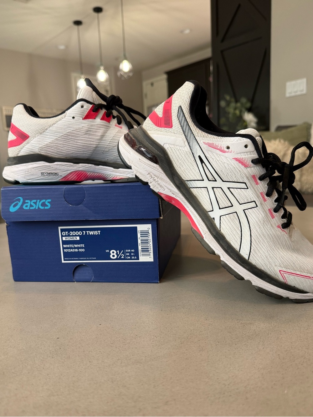 ASICS GT-2000 7 Twist Women's Running Shoes - White with Pink and Black Details